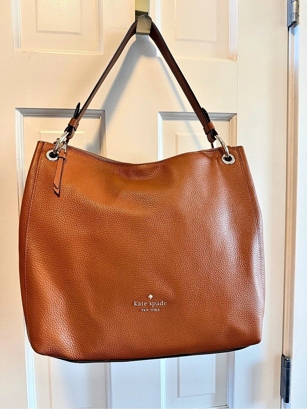 Kate Spade Pebbled Shoulder Bag in Brown!